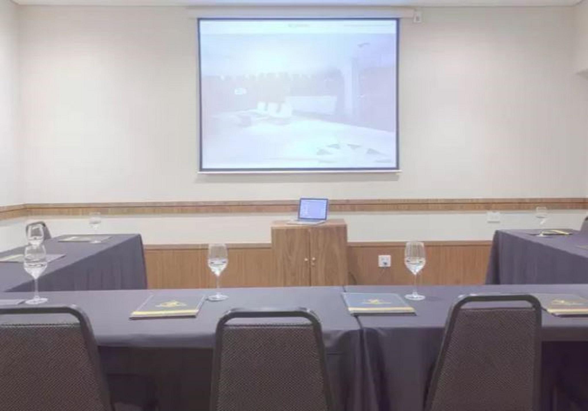 Royal Boutique Savassi Hotel Belo Horizonte Eksteriør bilde A projection screen in a meeting room