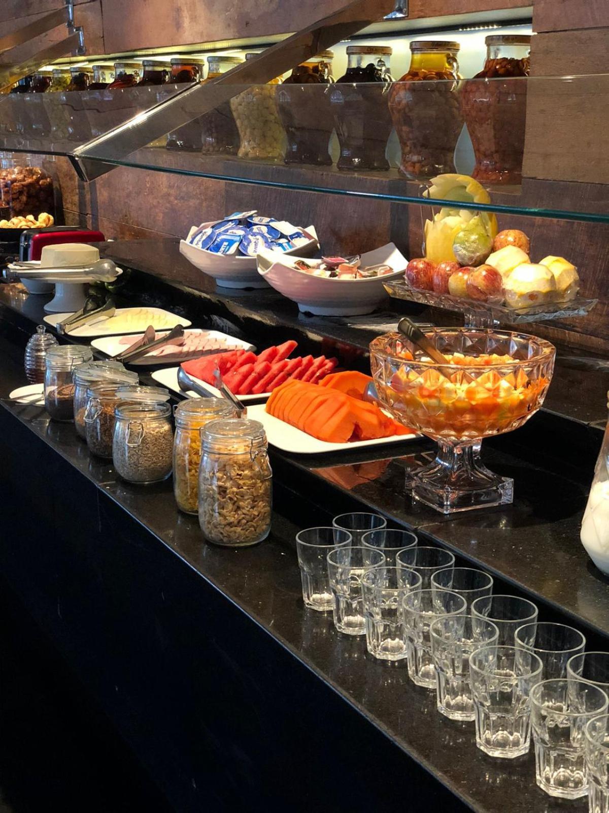 Royal Boutique Savassi Hotel Belo Horizonte Eksteriør bilde A breakfast buffet at a hotel
